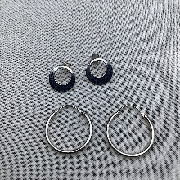 925 Sterling Silver Jewelry - 2/$29🎄🎄Vintage 925 Sterling Silver pierced earrings 2 Pair